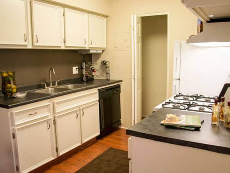 Apartment with Fully-Equipped Kitchen